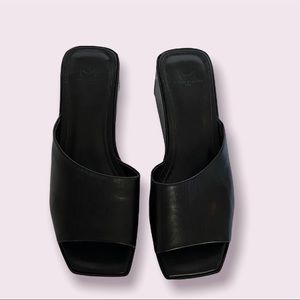 Marc Fisher LTD Womens Yailyn Black Leather Platform Mule Sandal Slides